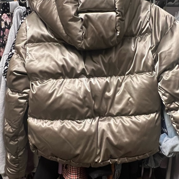 SOLD Aritzia super puff jacket - Picture 2 of 7
